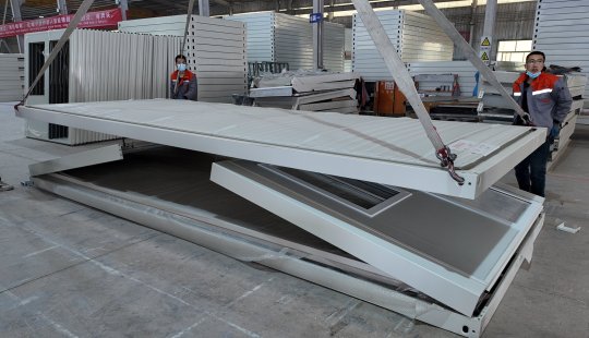 Innovative Z-Folding Container House for Global Markets